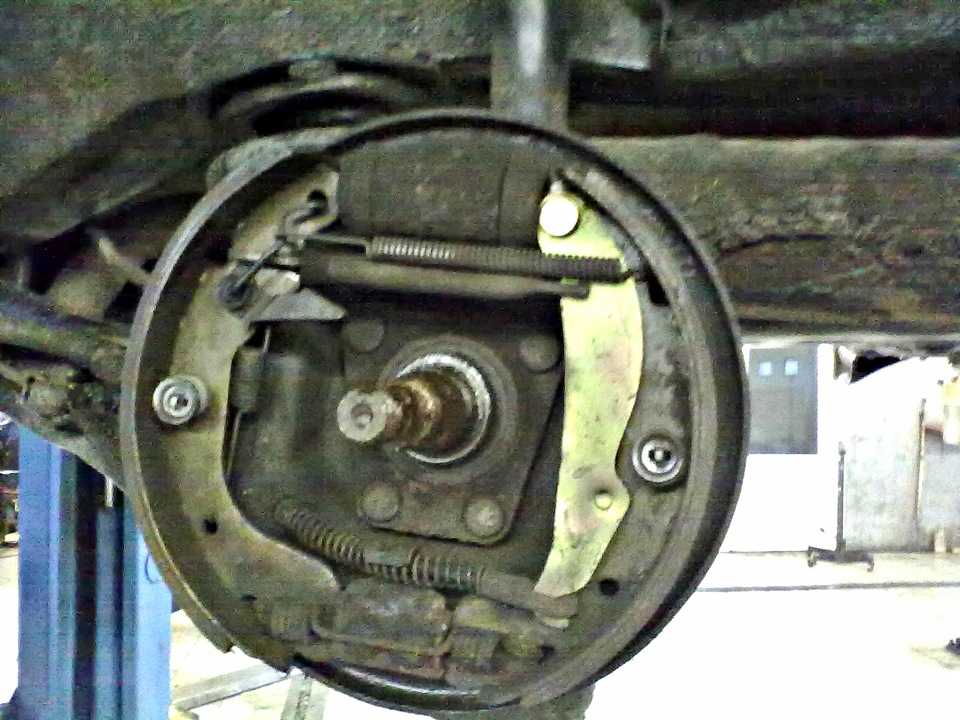 Снятие и установка тормозного барабана | тормозные механизмы задних колес | daewoo lanos