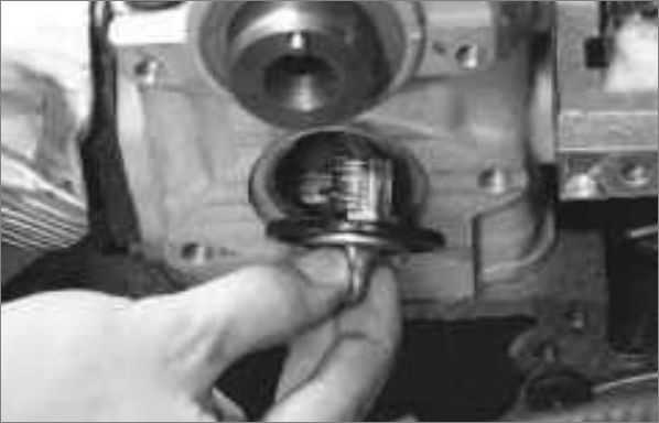Руководство по ремонту daewoo lanos (дэу ланос) 1997+ г.в. 5.12.7 снятие и установка термостата